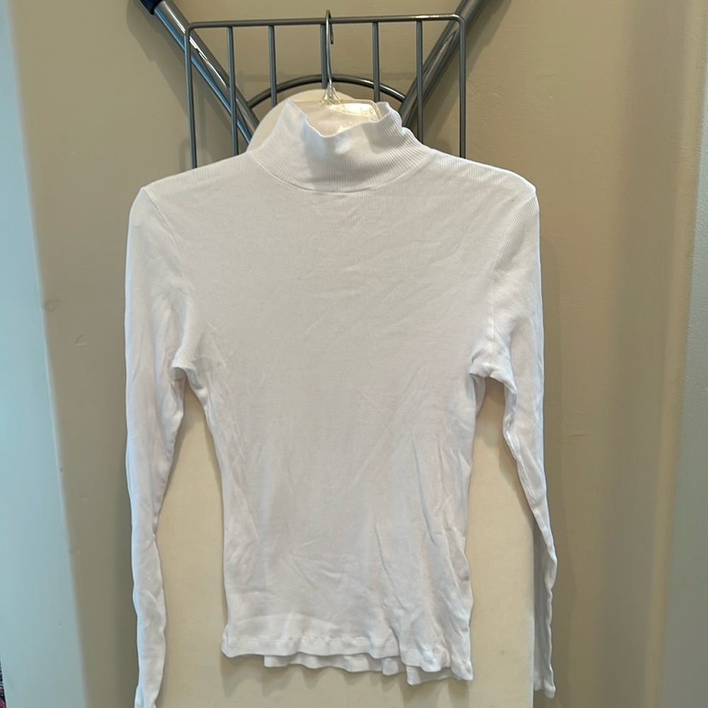NINETY PERCENT WHITE ORGANIC SUPER LIGHTWEIGHT RIBBED TURTLENECK SIZE LARGE